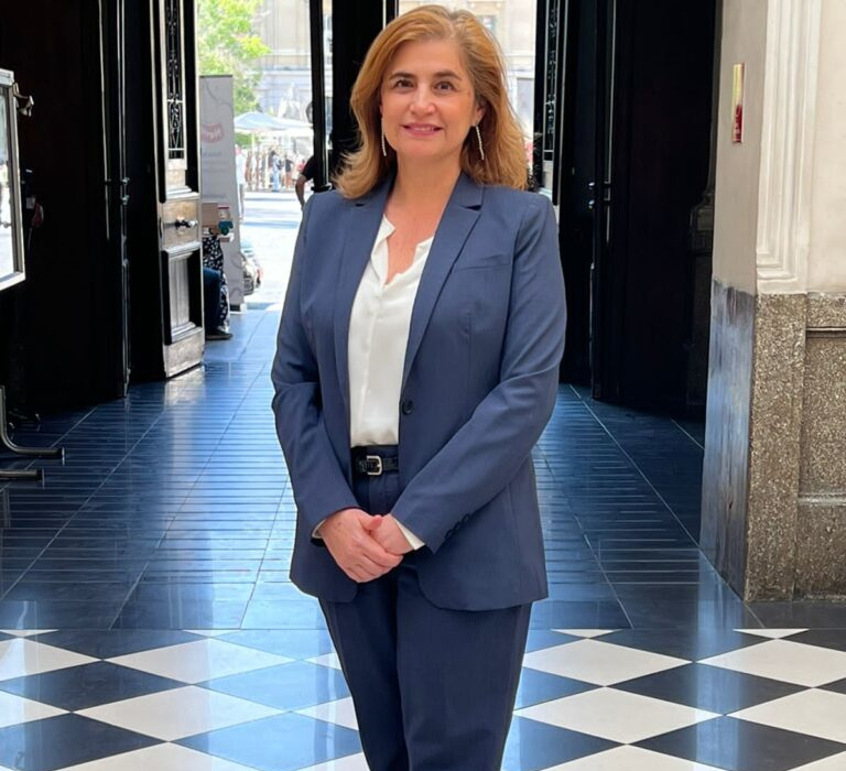 Tania Andrea Perich Iglesias - Professional portrait